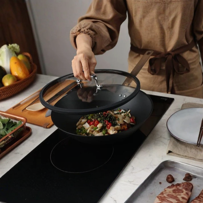 Carbon Steel Wok Pan with Lid for Kitchen Cooking, 13 Inch